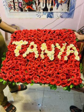 200 red roses box with customize name