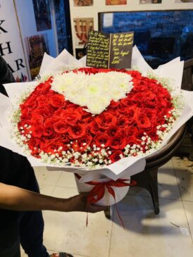 200 red roses with heart box