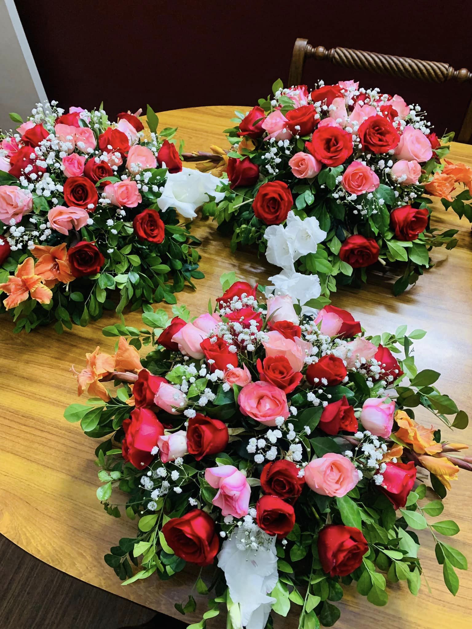 pink and red table baskets