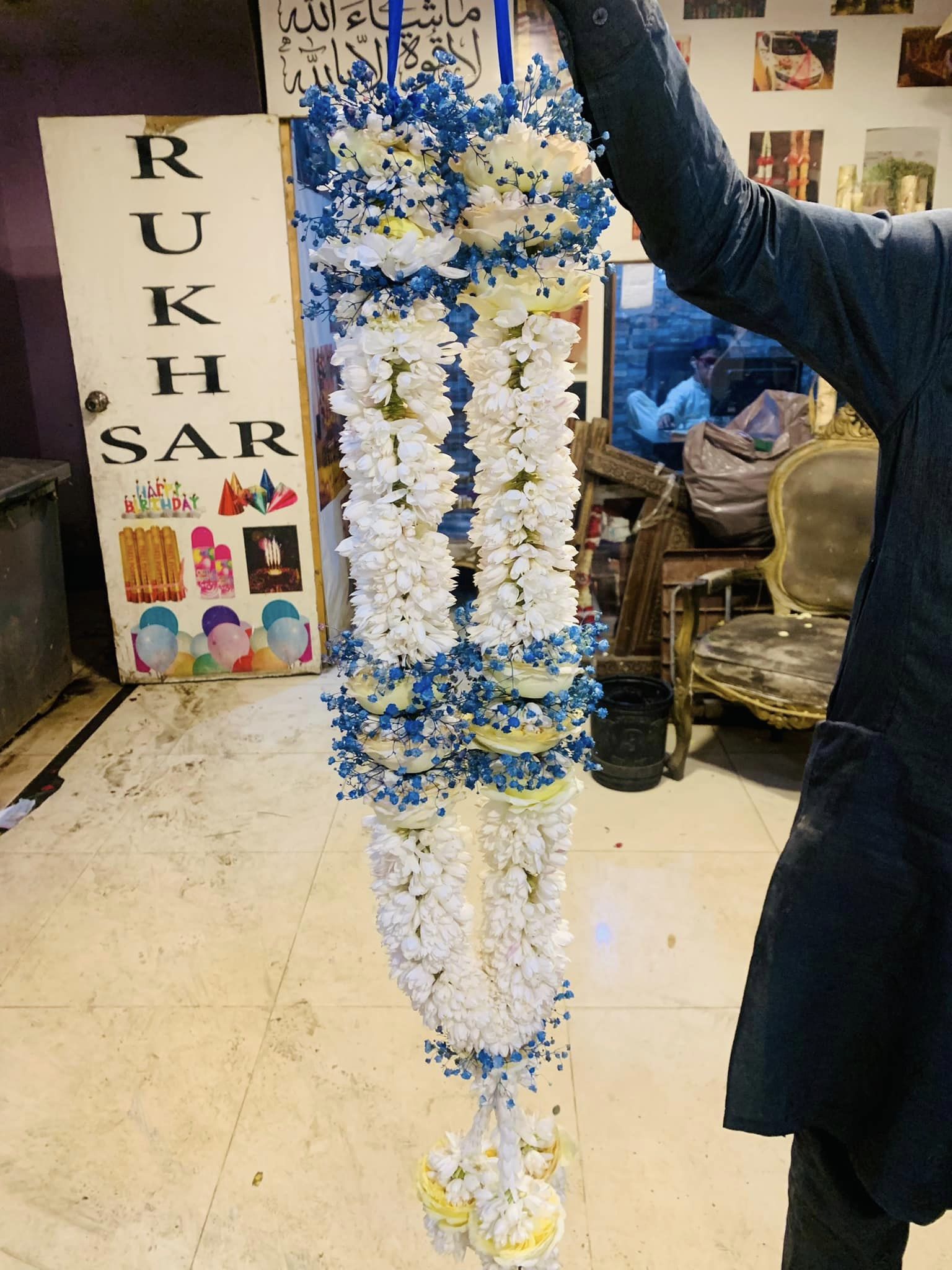 white and blue shade garland