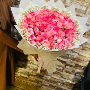 Pink Roses Bouquet with Baby’s Breath – Fresh Flowers Delivery to Karachi, Pakistan